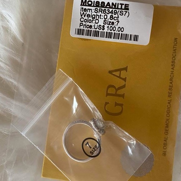 Dazzling Silver Halo Ring - Picture 2 of 2